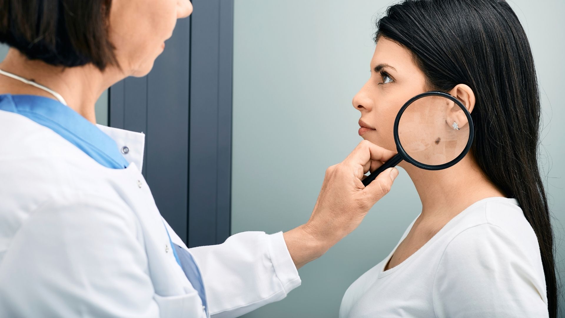 Czerniak - objawy, przyczyny i leczenie nowotworów skóry